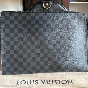 Louis Vuitton Damier Pochette Jour